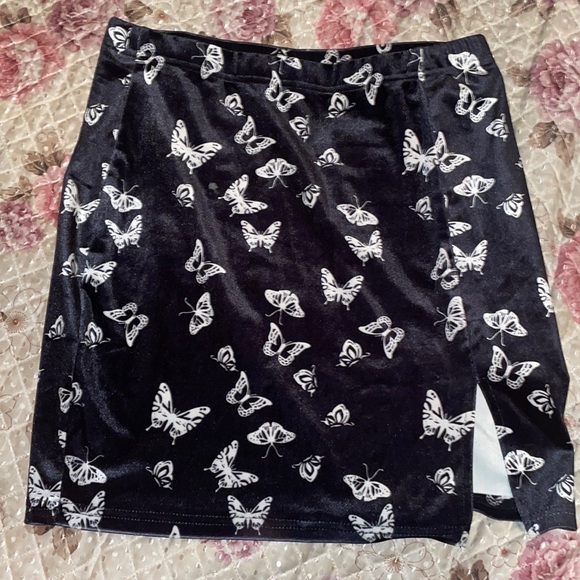 Butterfly print slit her skirt - Picture 4 of 5